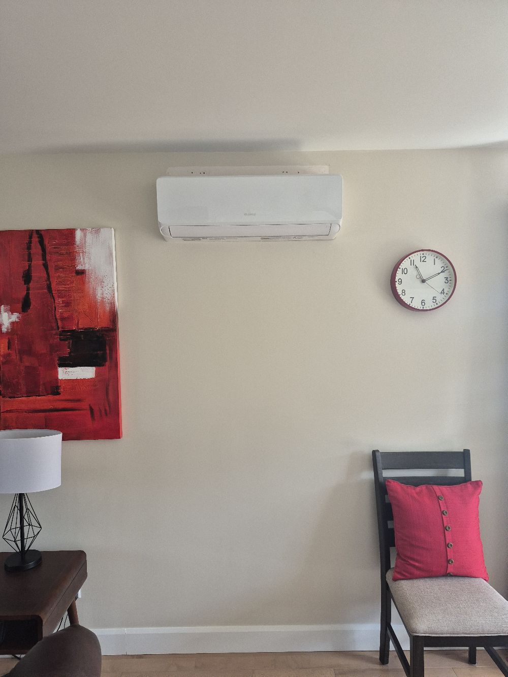 Thermopompe murale Gree Charmo R32 installée dans un condo à Saint-Constant